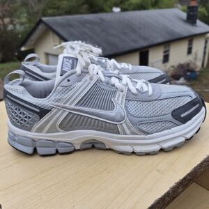 Nike Vomero 5 GS Pure Platinum/Summit White SIZE 6Y